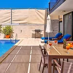 3 Bedroom - Outdoor And Indoor Pool וילה קלקן