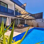 3 Bedroom - Outdoor And Indoor Pool וילה *
