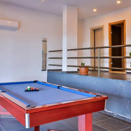 3 Bedroom - Outdoor And Indoor Pool *