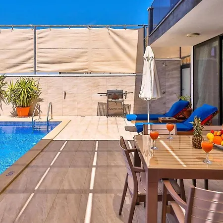 3 Bedroom - Outdoor And Indoor Pool 빌라 칼칸