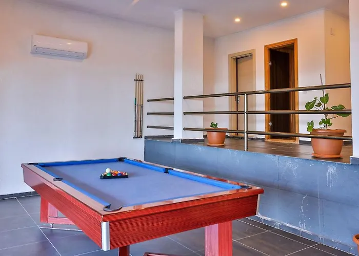 3 Bedroom - Outdoor And Indoor Pool *