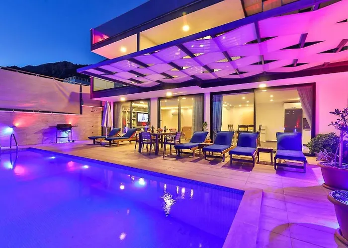 3 Bedroom - Outdoor And Indoor Pool *